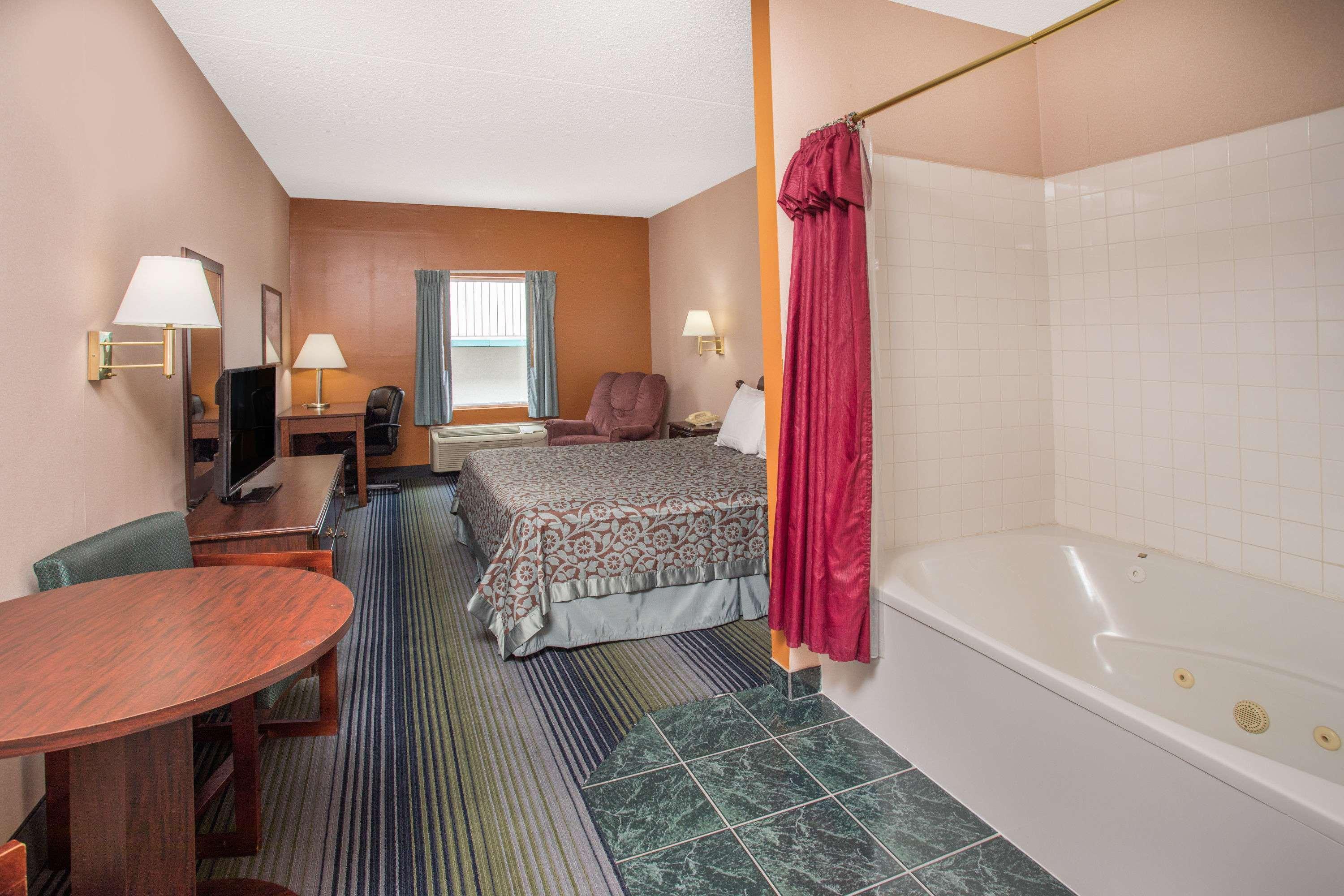 Days Inn By Wyndham Harrison Exteriör bild